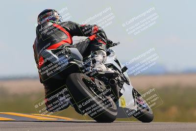 media/Oct-09-2022-SoCal Trackdays (Sun) [[95640aeeb6]]/Turn 9 Backside (120pm)/